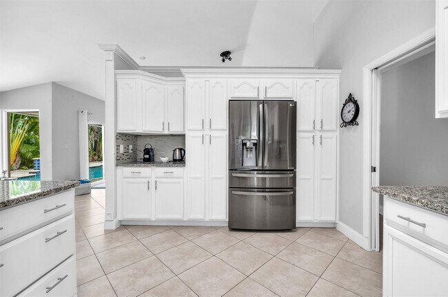 Building Photo - 7641 W Country Club Blvd