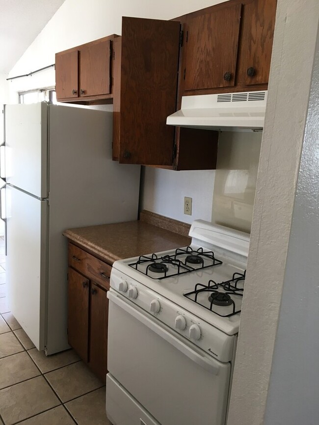 Building Photo - Home For Rent - Cozy Eastside Rental Home,...