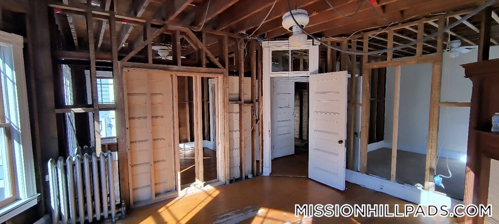 Building Photo - 67 Hillside St