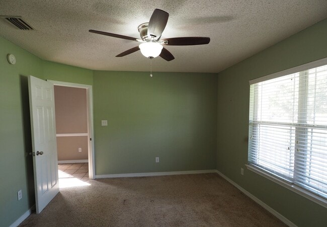 Building Photo - Gulf Shores Cottage close to park and schools!