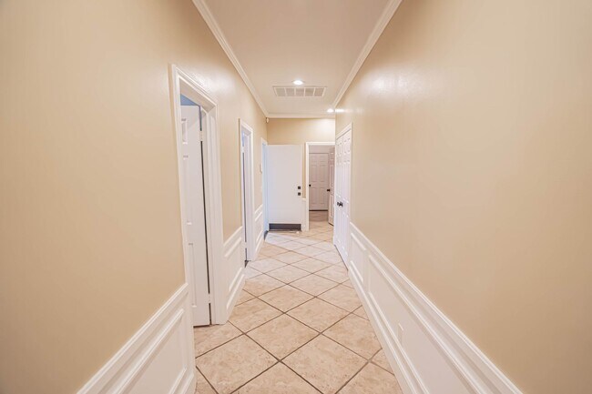 Building Photo - Single Story Pool Home for Rent in Palmdale.