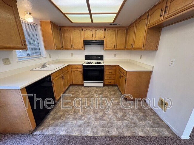 Building Photo - 2408 W Packwood Dr