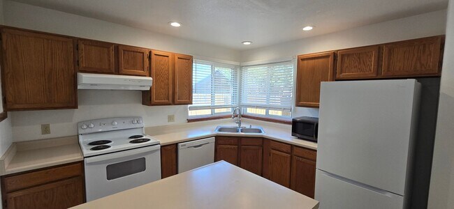 Building Photo - Charming 4-Bed Home in Louisville features bright, open living space, with open deck & garden!