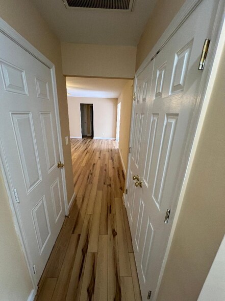 Building Photo - 32422 White Oak Dr