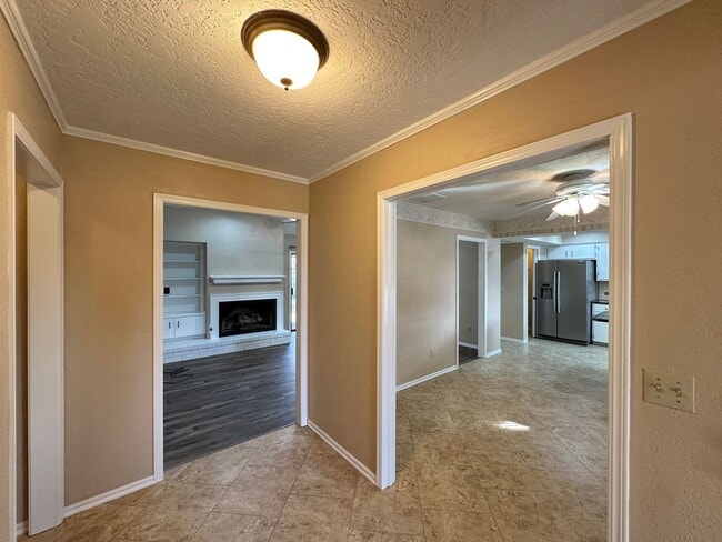 Building Photo - New flooring and paint!