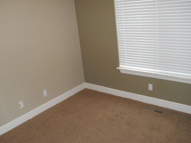 Building Photo - Beautiful 4 bedroom house in Battlefield!