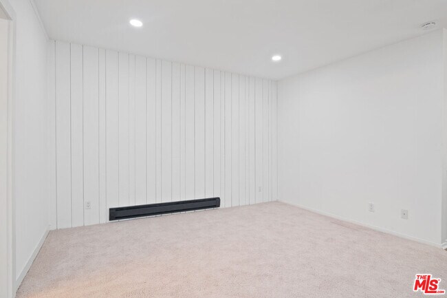 Building Photo - 322 Miraleste Dr