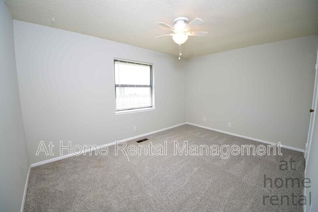 Building Photo - 4613 S 72nd E Pl