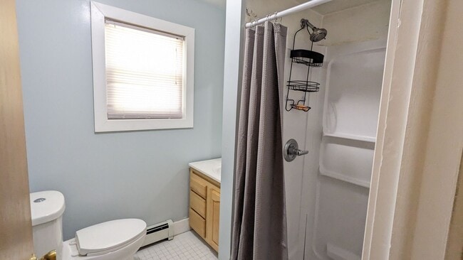 Building Photo - 3555 Chippewa Dr