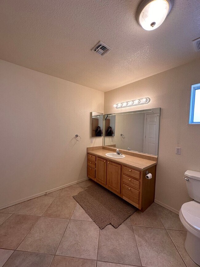 Building Photo - Beautiful 3 Bed / 2 Bath Home Backing to Cerbat Cliffs Golf Course!