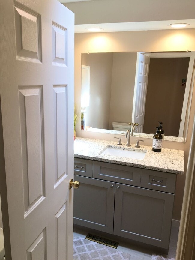 Building Photo - Beautiful & Spacious Home in Quiet Gunbarrel Neighborhood