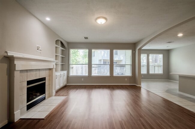 Building Photo - 115 W Burberry Cir
