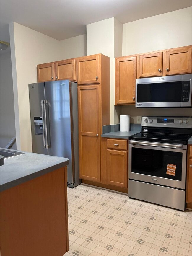 Building Photo - 534 Constitution St