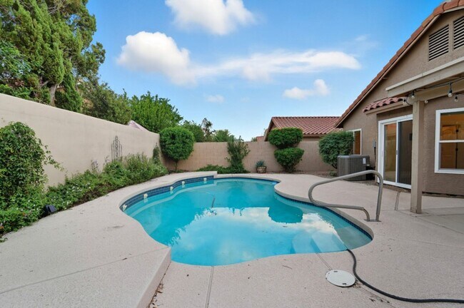 Building Photo - Modern & Spacious 3 Bed 2 Bath Home in Nor...