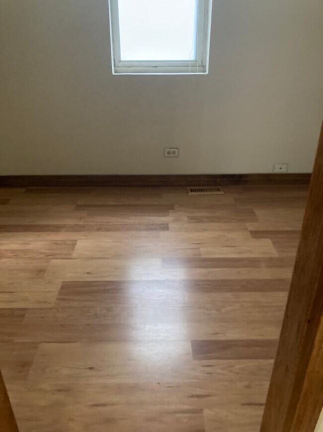 Room 2 - 2217 W 23rd Pl