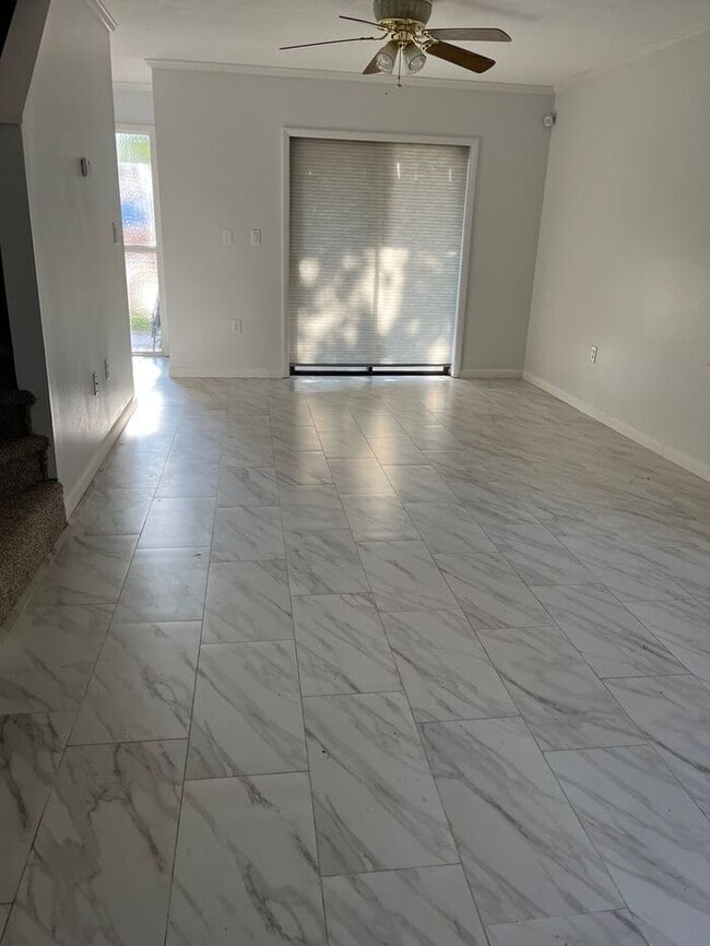 Building Photo - Fantastic 3/3 Condo in Windsor Pines, Kiss...