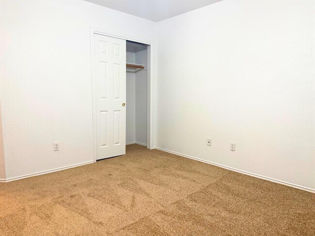 Building Photo - 711 Settlement St