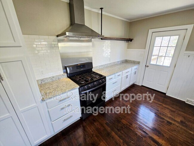 Building Photo - 422 Alamance Rd