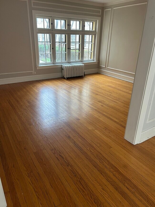 Building Photo - 811 Judson Ave