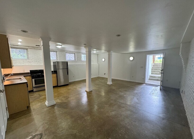 Building Photo - 74 Frankfort St