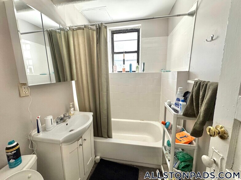 Building Photo - 1056 Commonwealth Ave