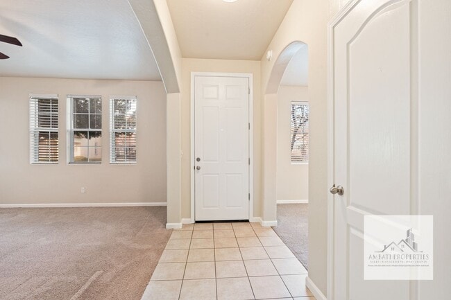 Building Photo - Spacious Two Story Home in Prime Northwest Fresno Location!