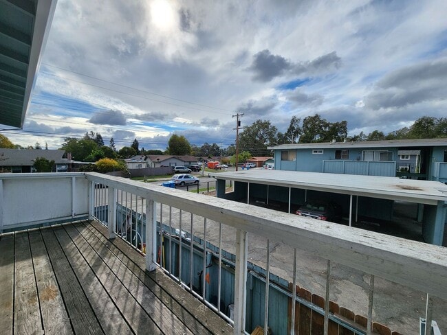 Building Photo - 1075 Delport Ave