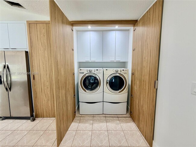 Building Photo - 17322 SW 149th Ct