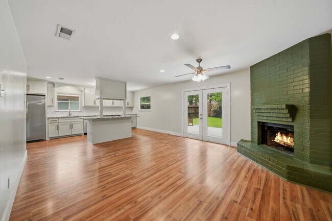 Building Photo - 10658 Northbrook Dr