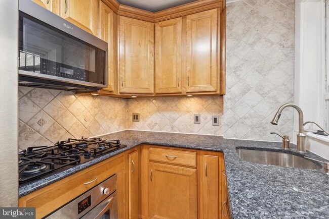 Building Photo - 1830 Manning St