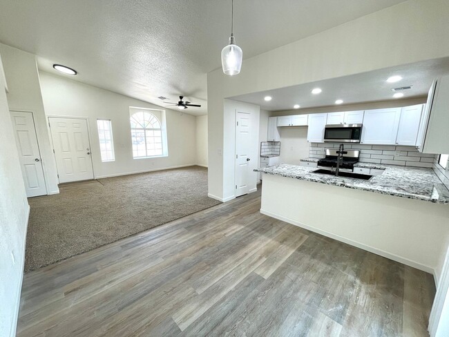 Building Photo - Newly Update 2 Bedroom Home in Mohave Valley!