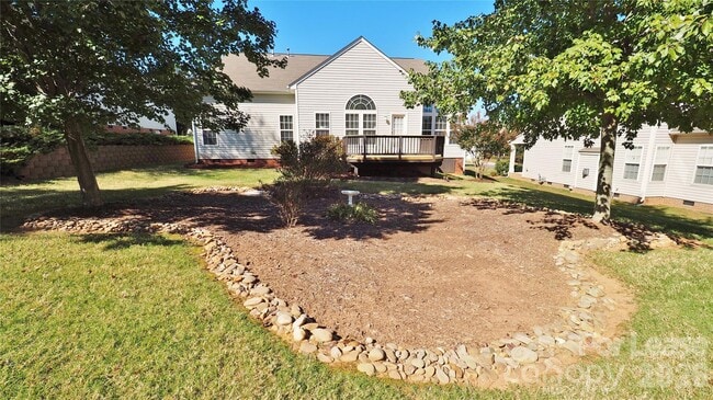 Building Photo - 6860 Lakecrest Ct
