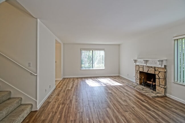 Building Photo - Bright & Airy, End-Unit 3BR2.5BA Townhouse w/ 2-Car Garage in Beautiful Gated Community w/ Pool &...