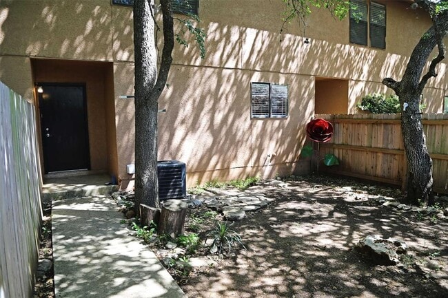 Building Photo - 4 Deerfield Dr