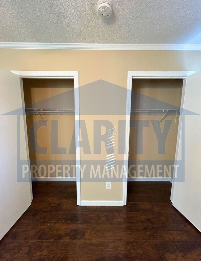 Building Photo - ***1/2 OFF 1ST MONTH'S RENT!!!***