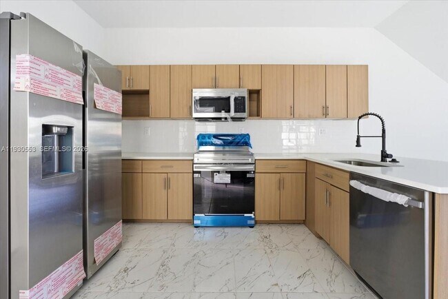 Building Photo - 1126 NW 28 Unit 1126, Miami, FL 33127