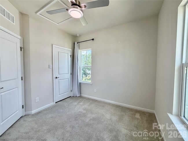 Building Photo - 2662 Grantham Place Dr