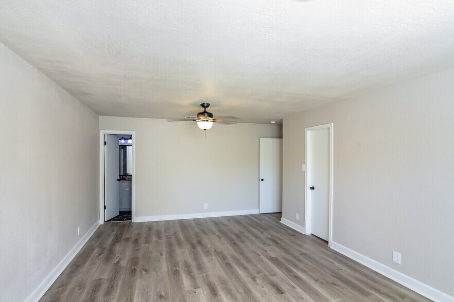 Building Photo - 8106 Hoovers Bend