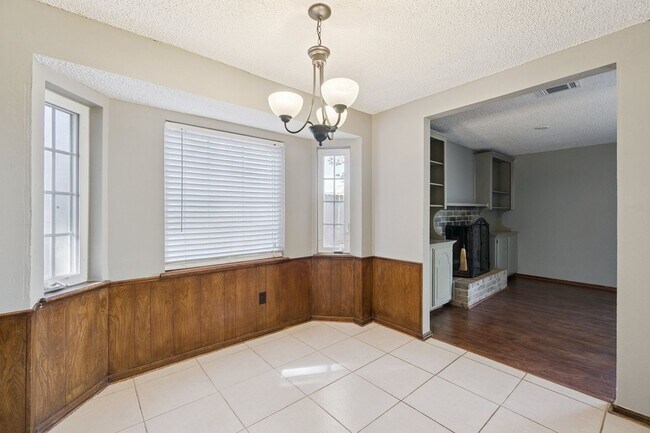 Building Photo - 1205 Swan Lake Rd