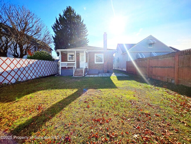 Building Photo - 285 Lyndwood Ave