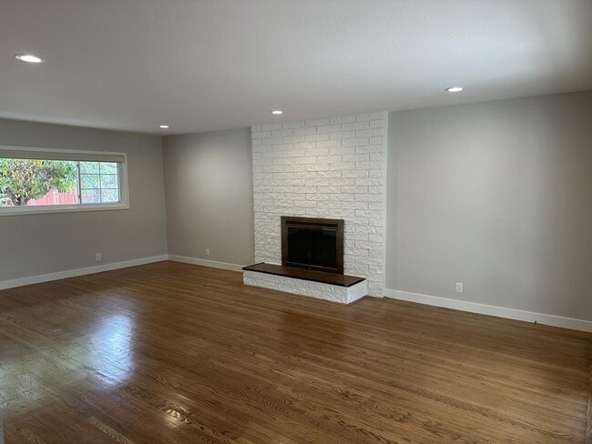 Building Photo - 1736 Brooks St