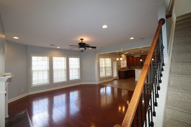 Building Photo - 417 Courchelle Dr