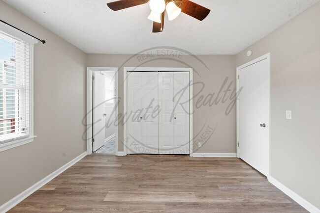 Building Photo - 722 Heritage Square Dr