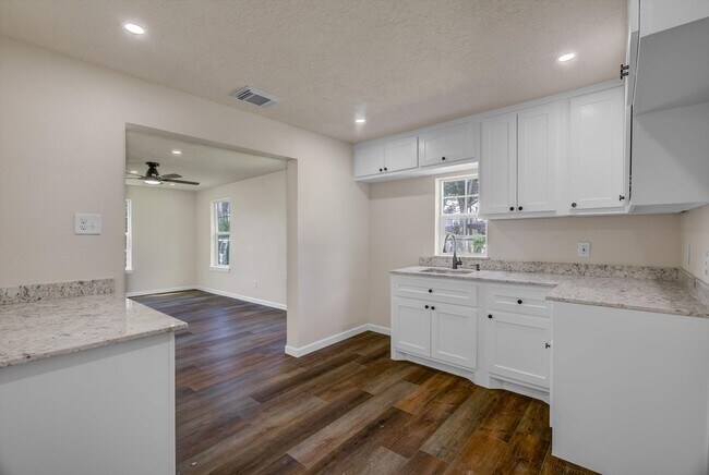 Building Photo - 1118 Cypress St