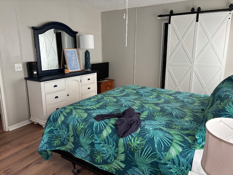 Building Photo - 29200 S Jones Loop Rd