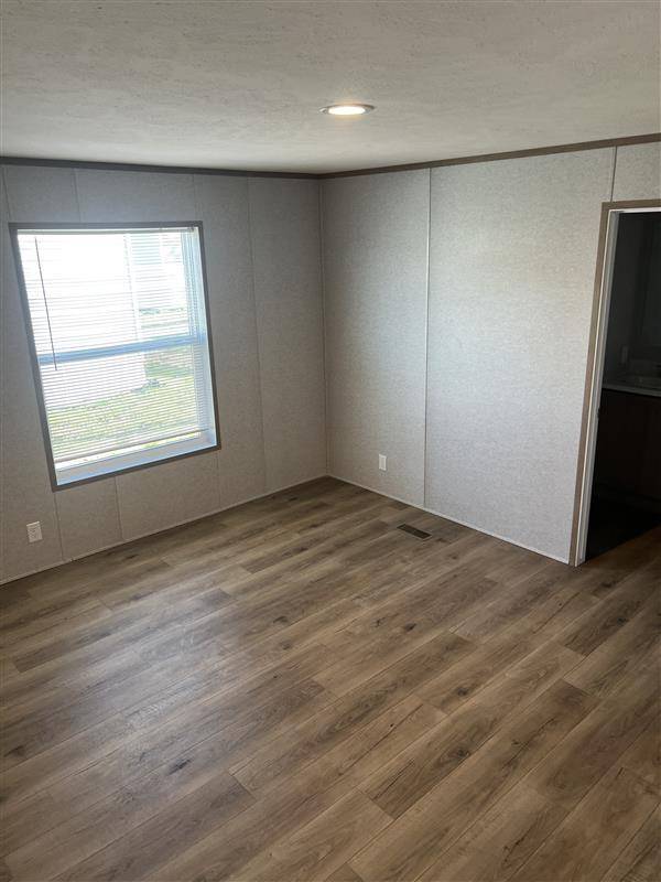 Building Photo - 200 E Zora St