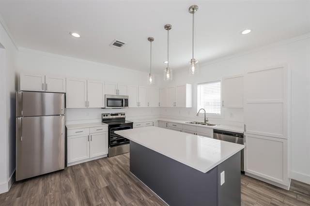 Building Photo - 1605 Daniel Dr