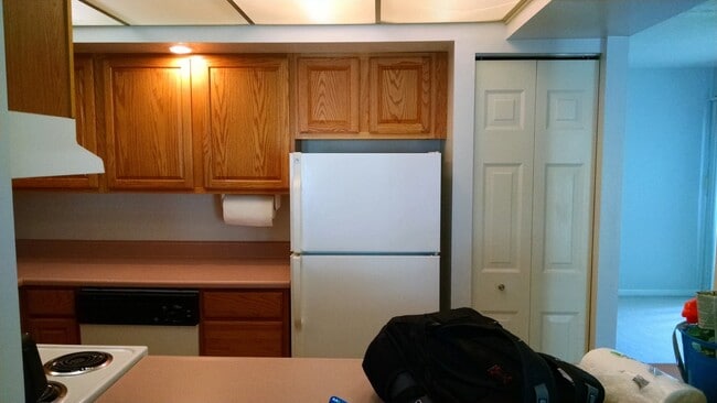 Building Photo - 2 Bed , 1 Bath Apt Close to PSU Campus