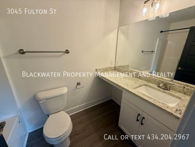 Building Photo - 3045 Fulton St