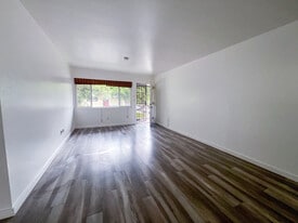 Building Photo - 621 Grand Fir Ave
